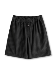 細い縦ストライプ柄と打ち枣ポケットが特徴の混紡梭織素材イージーショーツ