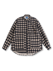 ヴィンテージコーデュロイチェックシャツの全身ビュー、ふんわりとした起毛感とチェック柄を強調。