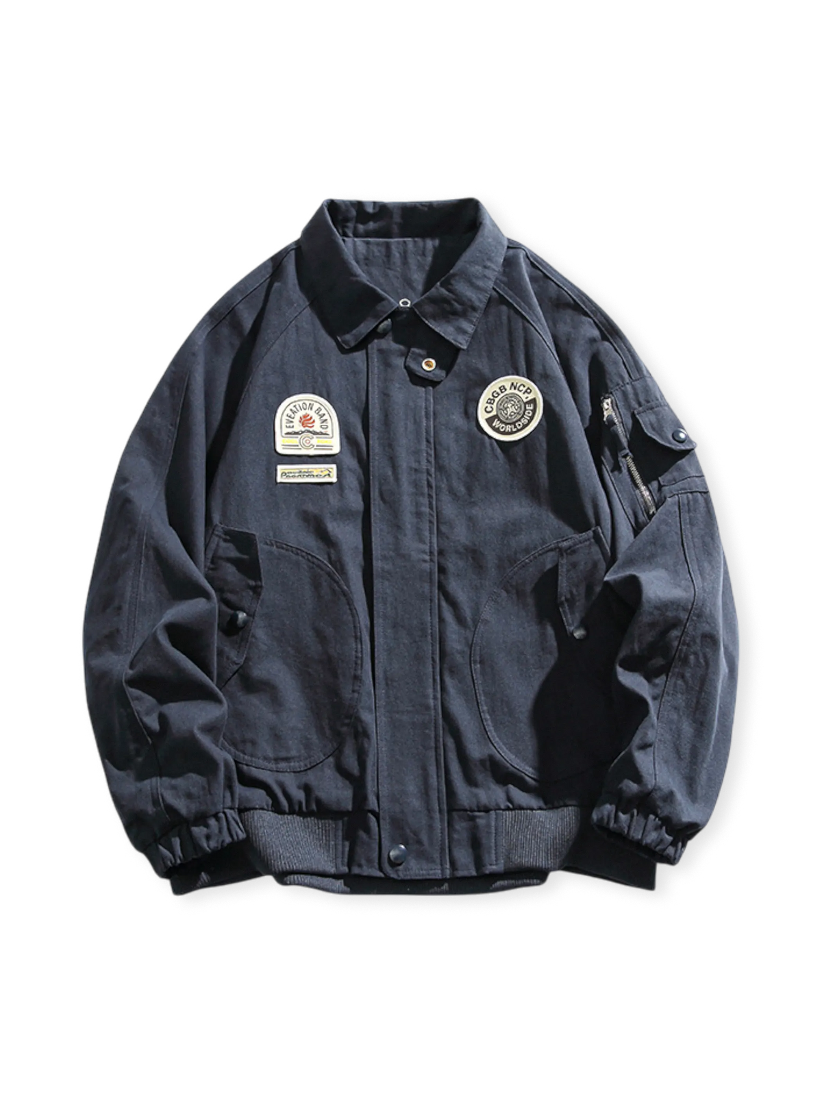 第二次世界大戦アビエータージャケットとベースボールジャケット風のヴィンテージバッジ付きスタンドカラージャケット。