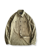 ヴィンテージ風植物柄プリントとカーキトーンが特徴のコットン長袖シャツの全体像。