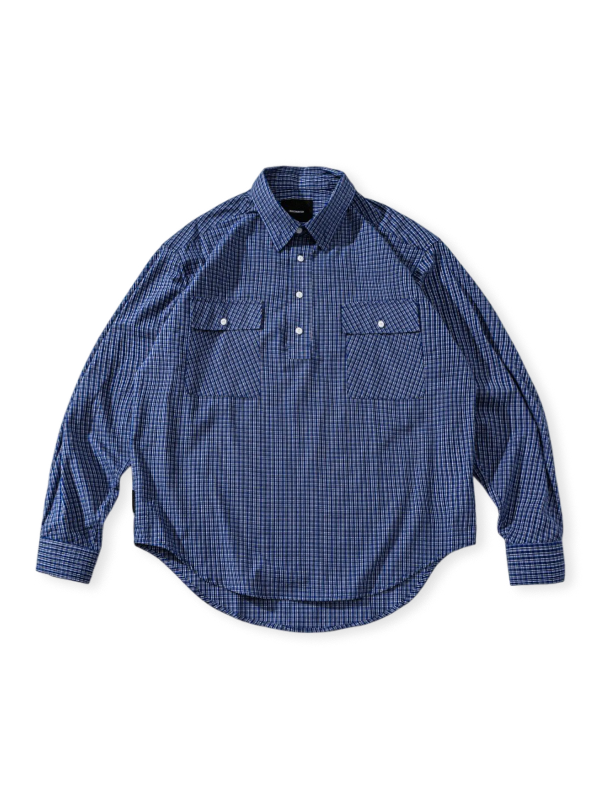 細かいチェック柄とダブルフラップポケットが特徴のヴィンテージ長袖シャツ。半開き襟とアール裾がポイント。