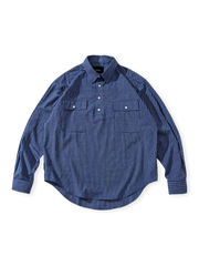 細かいチェック柄とダブルフラップポケットが特徴のヴィンテージ長袖シャツ。半開き襟とアール裾がポイント。