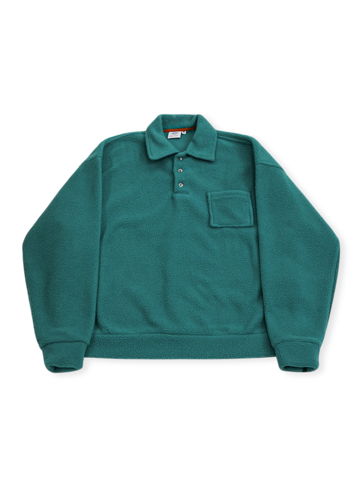 80年代アメリカン校チーム着想の襟付きフリースポロスウェット。短丈シルエットと実用的ポケット付き。