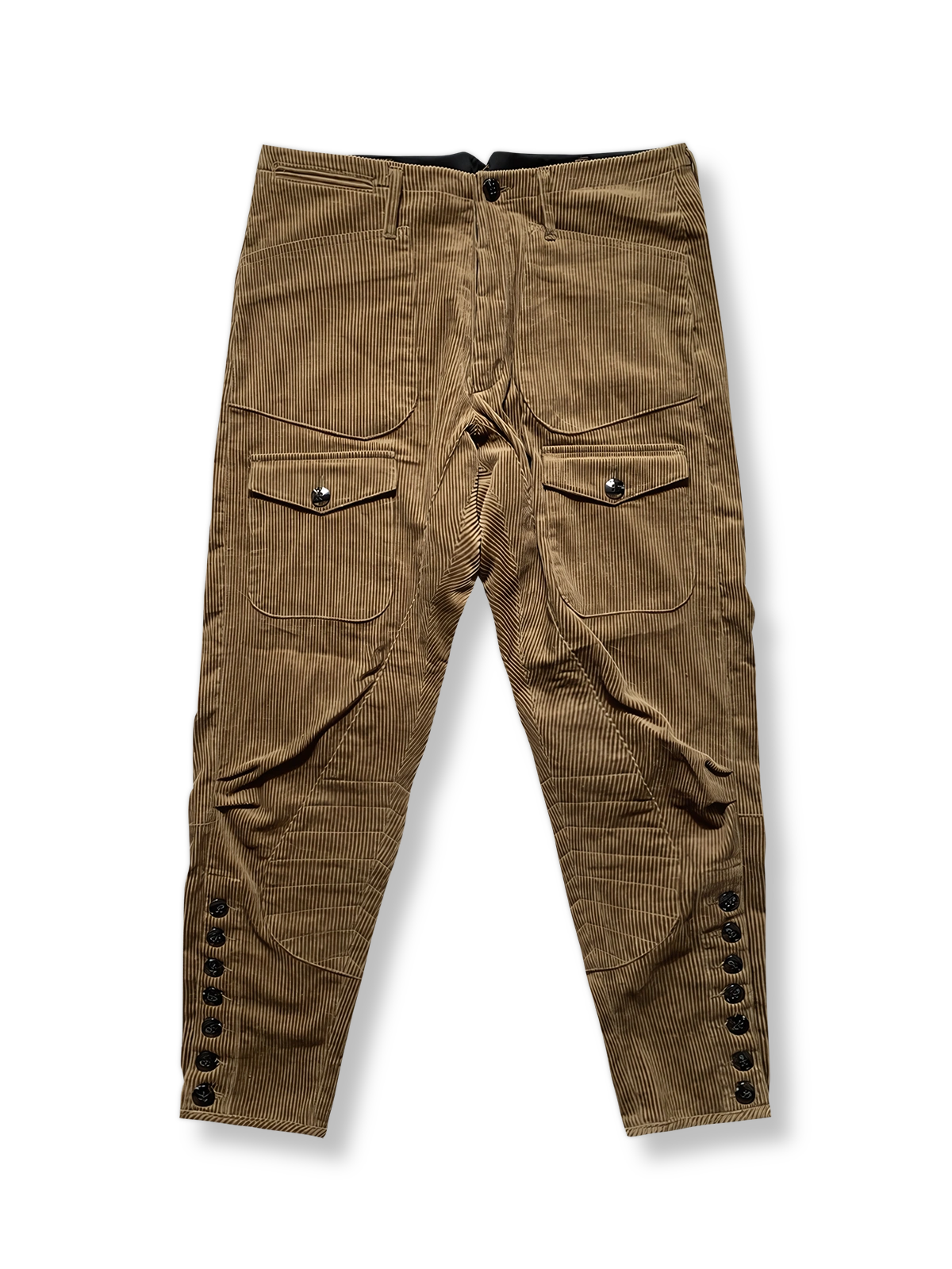 16〜17世紀風ブリーチズシルエットと高密度コーデュロイを組み合わせたバイカーブルーチズパンツ。