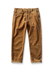 ヴィンテージコーデュロイストレートカーゴパンツの全体正面画像、高密度コーデュロイと二重補強バックポケットのディテール。