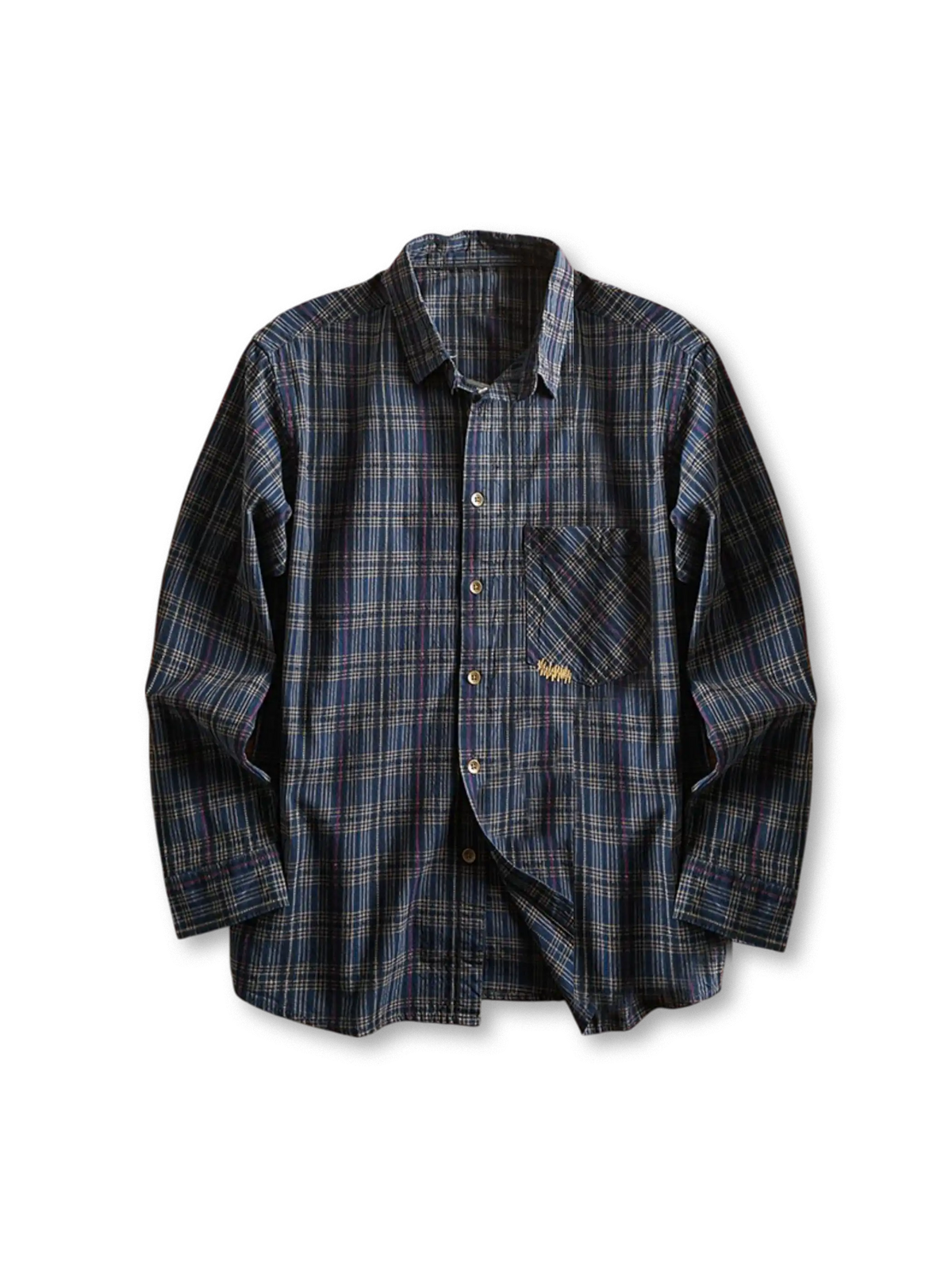 ウォッシュ加工の格子柄コットン生地と刺繍、ブロンズボタンが特徴のヴィンテージチェックシャツ。