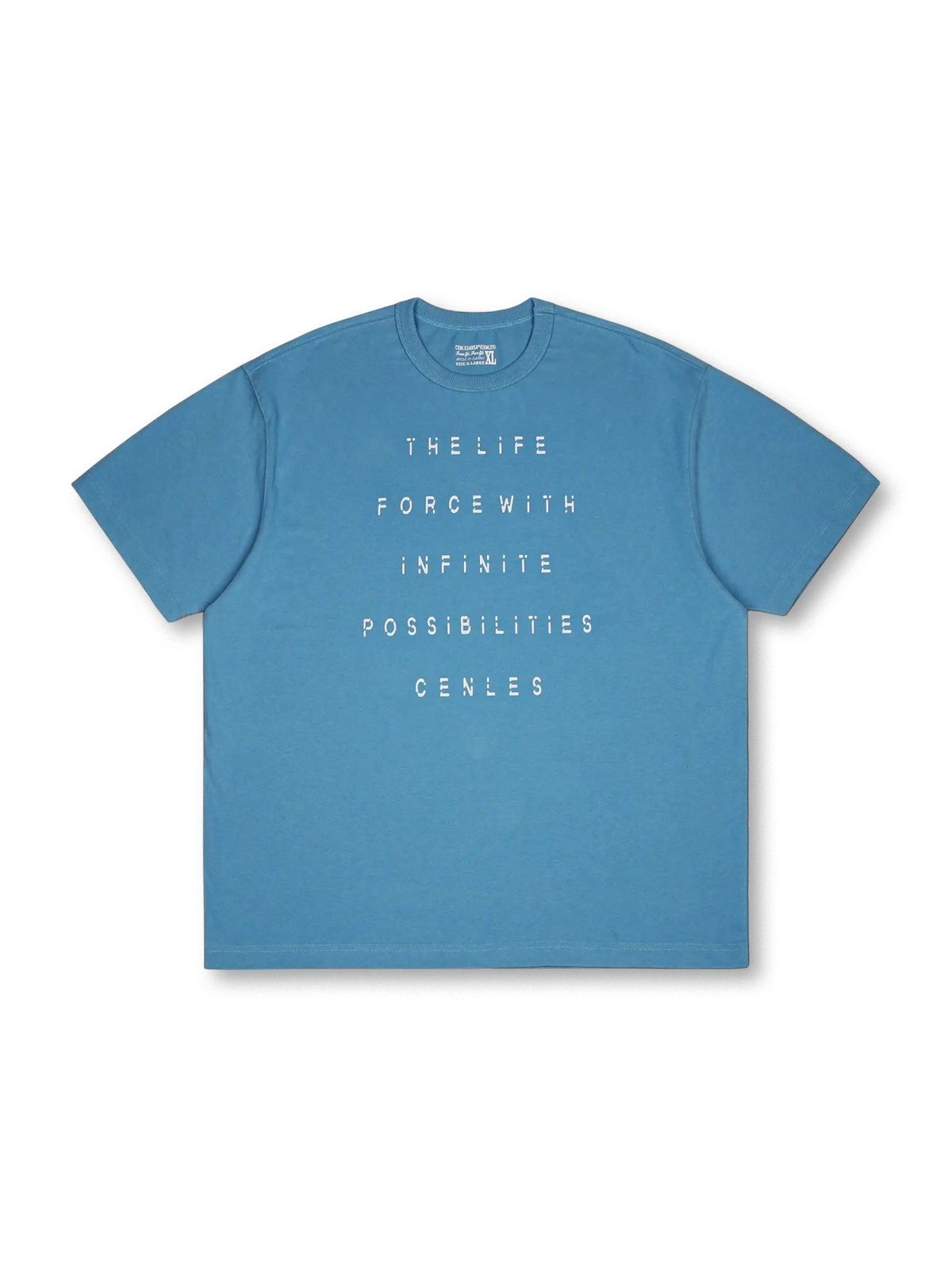 ダメージ加工を施した無感触プリントロゴが特徴のヴィンテージ風100%コットンTシャツ。快適な着心地と耐久性を兼ね備えてい