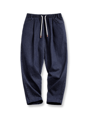 ウエストゴムとリブ裾、立体カッティングが特徴のヴィンテージデニムジョガーパンツの全体像。