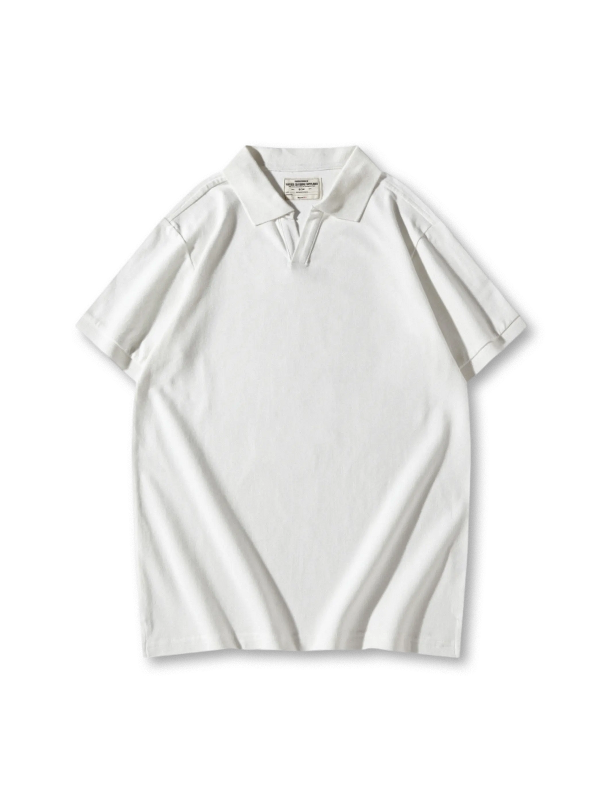 1960年代クラシックスタイルを現代的に再解釈したヴィンテージイタリアンポロシャツ、ダブルヤーンコットンとシャープな襟が特徴。