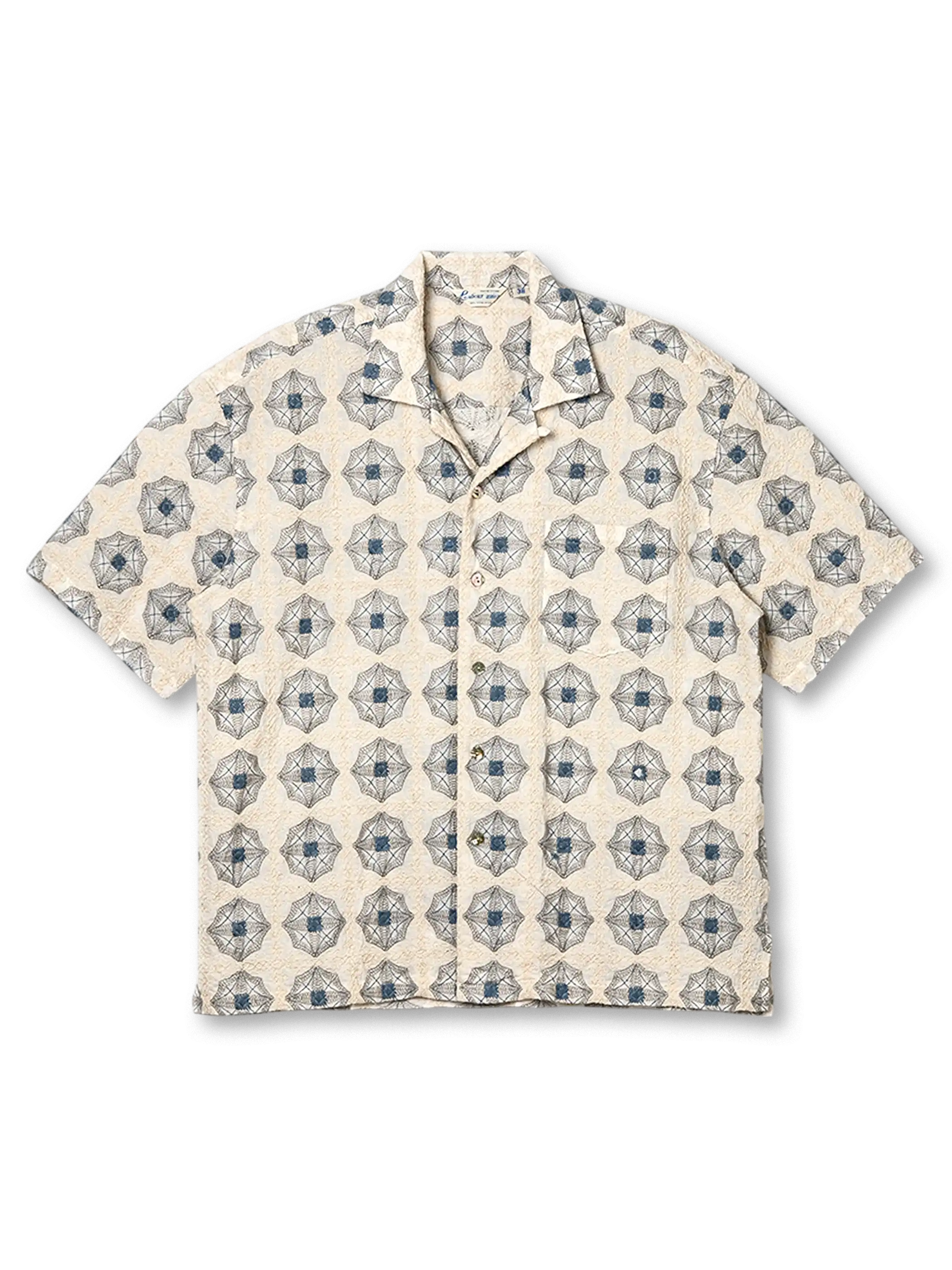 ジャカード織りキューバシャツ正面画像、織り柄のディテールクローズアップ