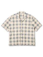 ジャカード織りキューバシャツ正面画像、織り柄のディテールクローズアップ