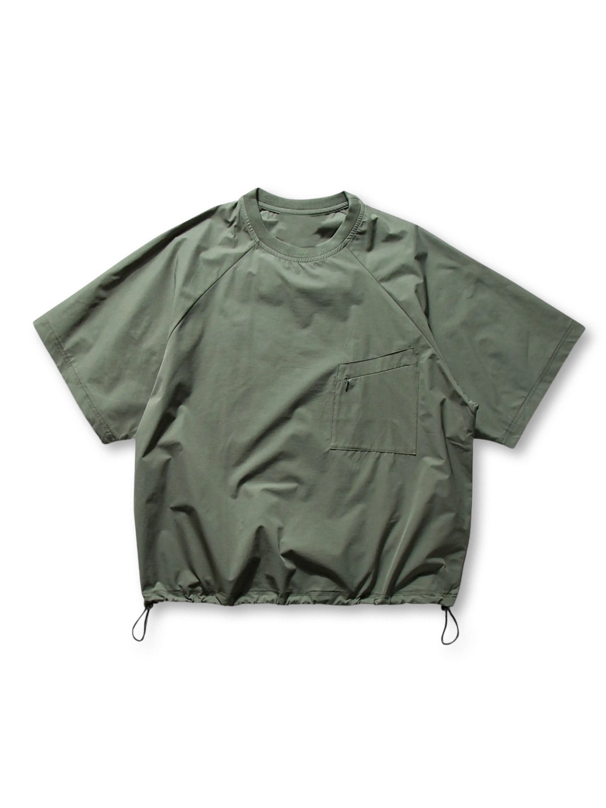 ジップポケットとドローストリングが特徴のヴィンテージ風Tシャツ