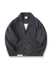 ヴィンテージペイズリー柄パッチルーズフィットテーラードジャケットの全体正面画像、ペイズリーパッチとドロップショルダーのディテール。