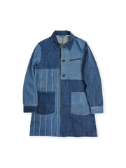 深浅ブルーのデニム生地を用いたヴィンテージパッチワークデニムコート全体外観.
