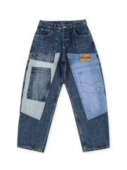 補修風のパッチワークデザインが特徴で、ストレートワイドシルエットのヴィンテージデニムパンツ。