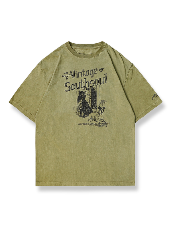 植物染めと手刷りプリントが施されたヴィンテージ風Tシャツ
