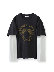 ヴィンテージプリントとレイヤード風デザインの長袖Tシャツ
