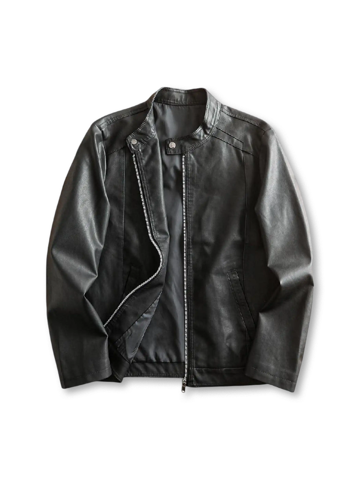 立ち襟とバイカースタイルが特徴のヴィンテージ風PUレザージャケット。軽量で防風性に優れ、多用途に対応。