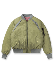 リバーシブル仕様のヴィンテージ風ミリタリーフライトジャケット。