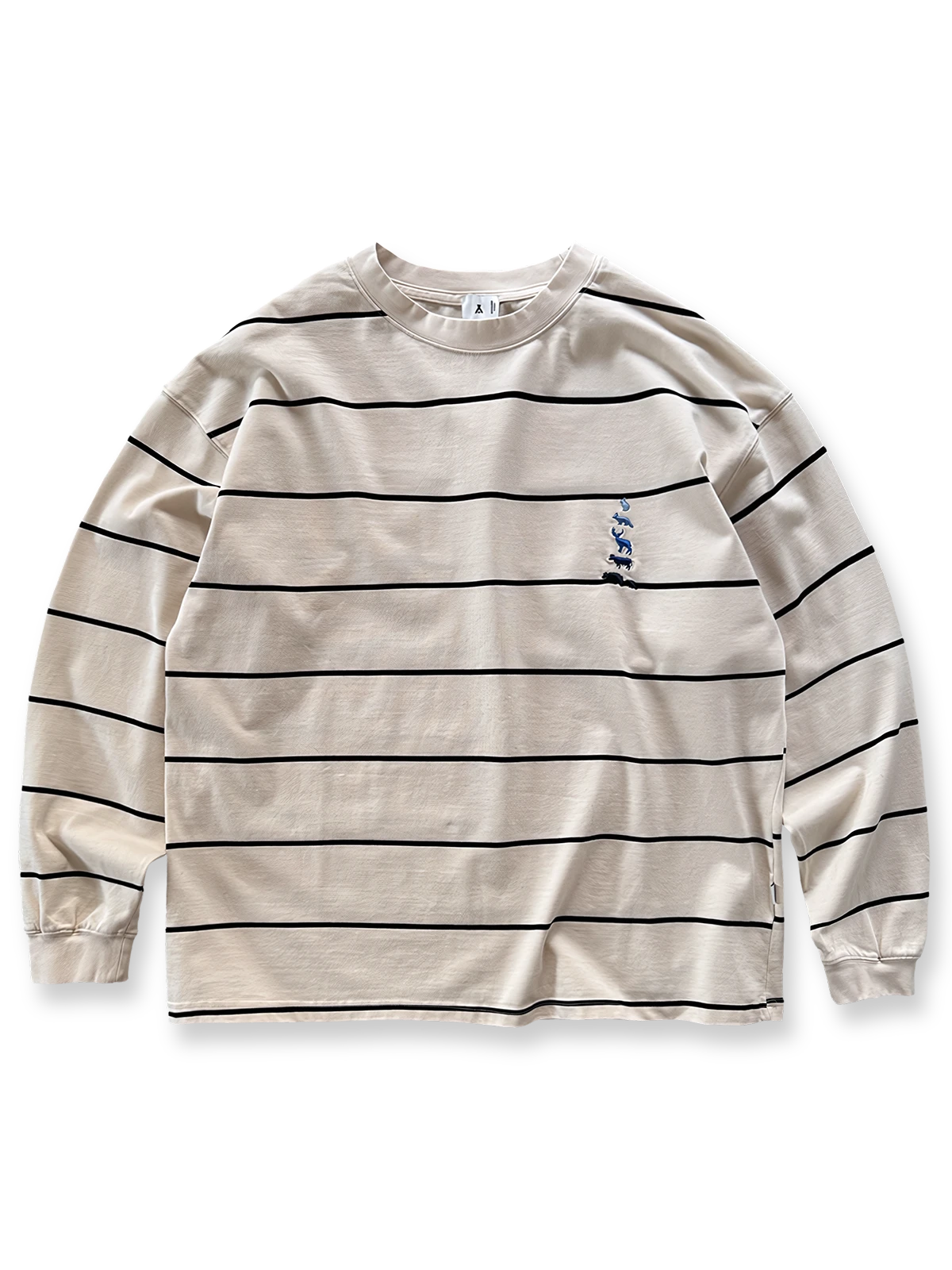 ヴィンテージストライプ アニマル刺繍長袖Tシャツの全体正面画像、胸元の刺繍とストライプパターンのディテール。