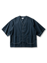 大きな胸ポケットとゆったりシルエットが特徴のヴィンテージ風ショートスリーブシャツ