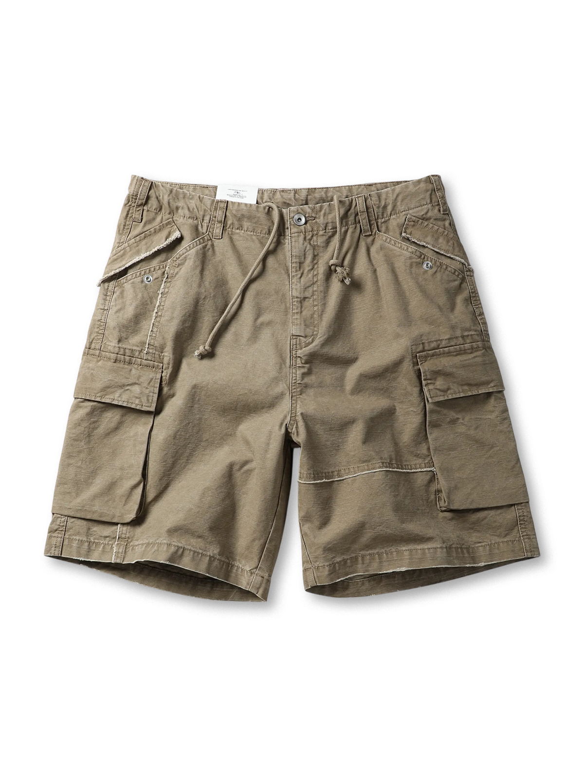 ウォッシュ加工と多ポケットが特徴のヴィンテージ風ショートパンツ