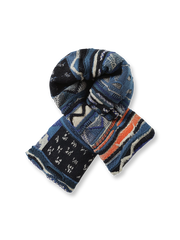 ヴィンテージ風ウォッシュ加工の厚手ニットマフラー。