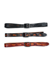 頭層植鞣牛革使用のウォッシュ加工ヴィンテージベルト。クラシックスナップバックルと丁寧なステッチ付き。