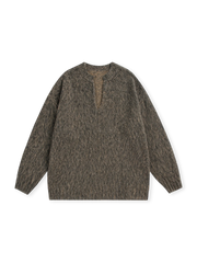 70〜80年代アメリカンカレッジスタイルのゆったりVネックセーター。柔らかいポリエステル素材で快適な着心地。