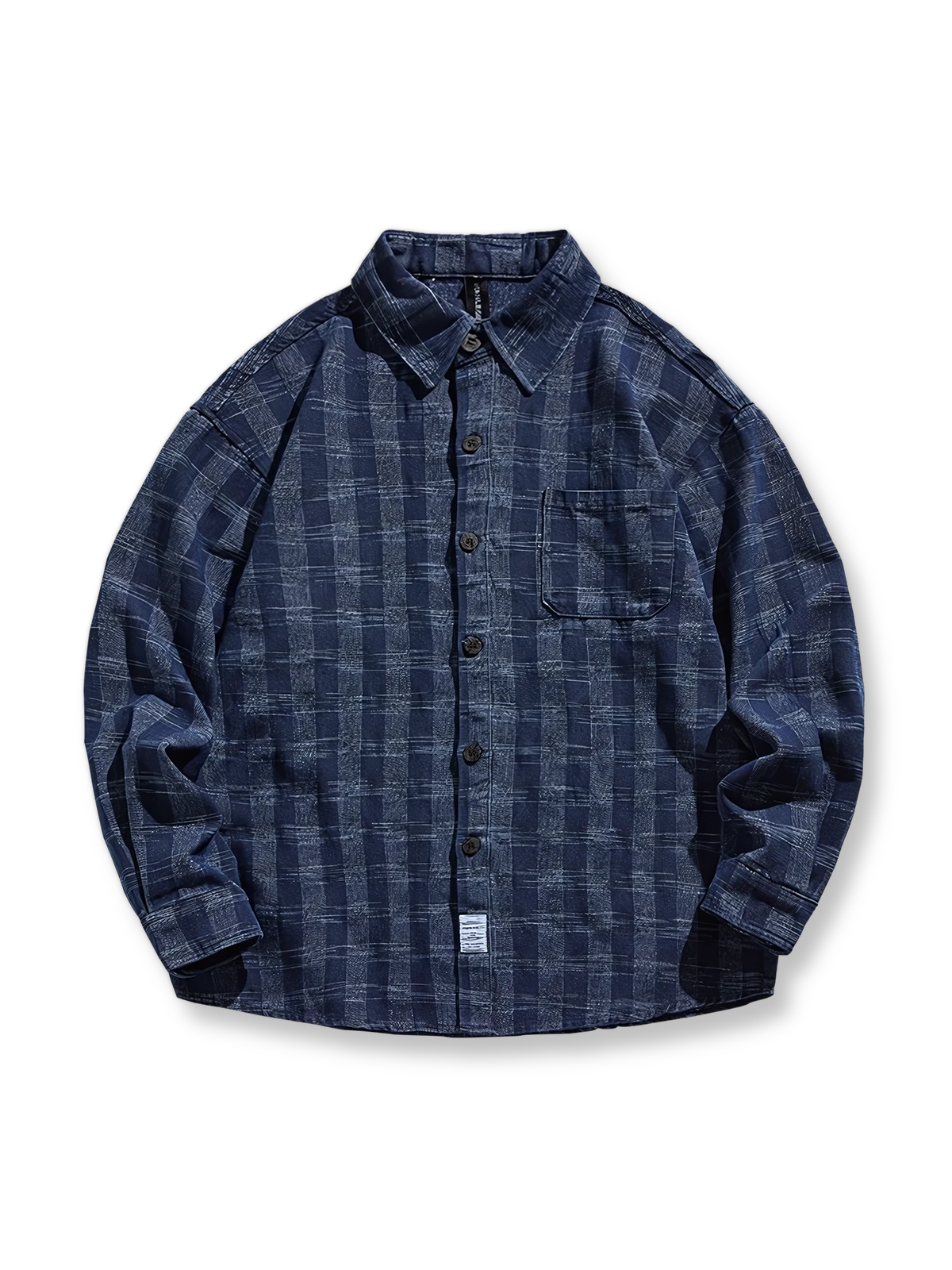 ヴィンテージウォッシュ加工とチェック柄が特徴のデニムシャツ。