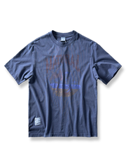  ヴィンテージウォッシュ加工とクラシックプリントの半袖Tシャツ