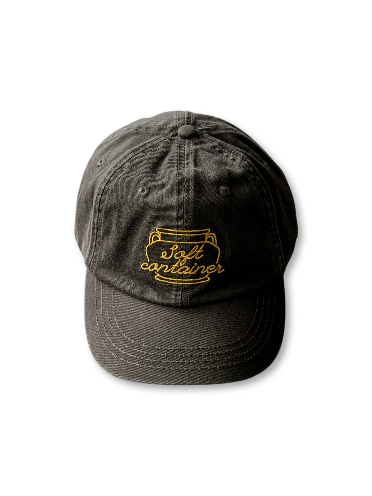 レーシングトロフィー刺繍が映えるヴィンテージ風ウォッシュドコットンキャップ