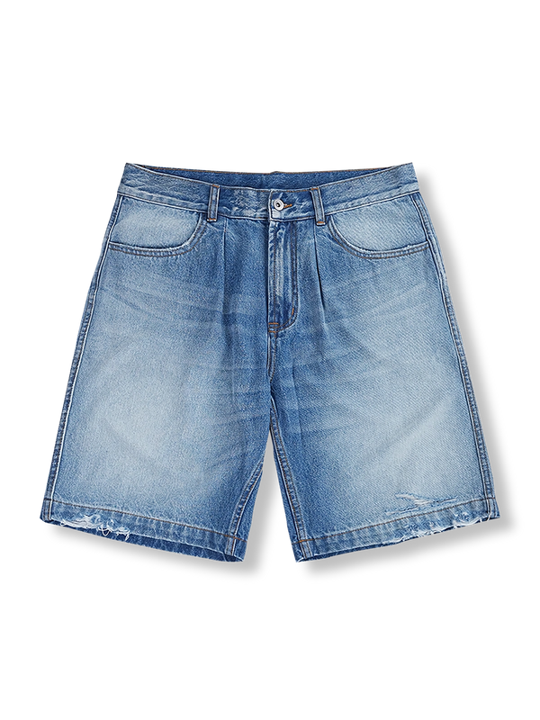 ヴィンテージ加工デニムショーツ（ハーフ丈）。