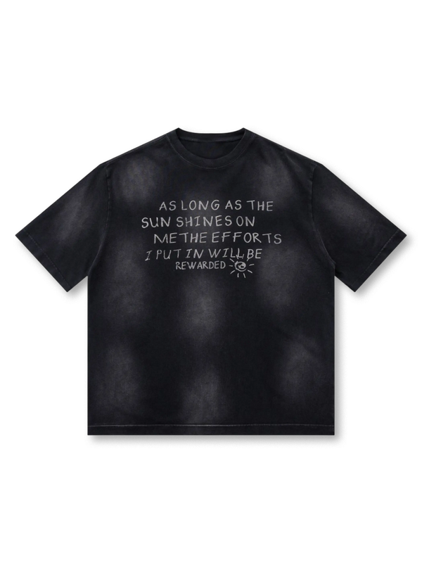 グラデーションウォッシュと励ましのメッセージが特徴のヴィンテージ風Tシャツ