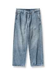 ヴィンテージウォッシュ加工が施されたストレートジーンズの全体が見える商品画像