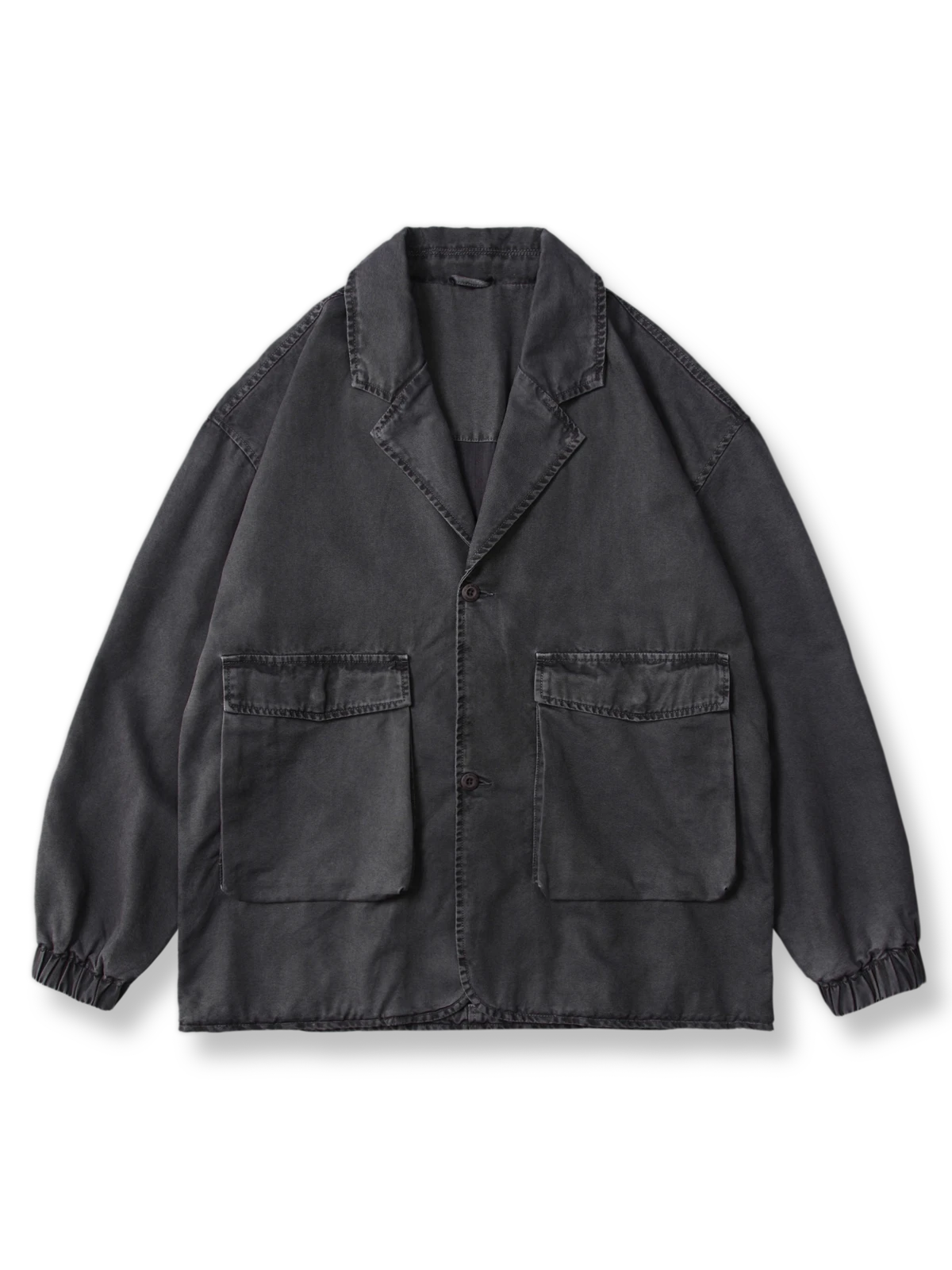 ワックス加工の質感と大きなポケットが特徴のテーラードジャケットの全体像。