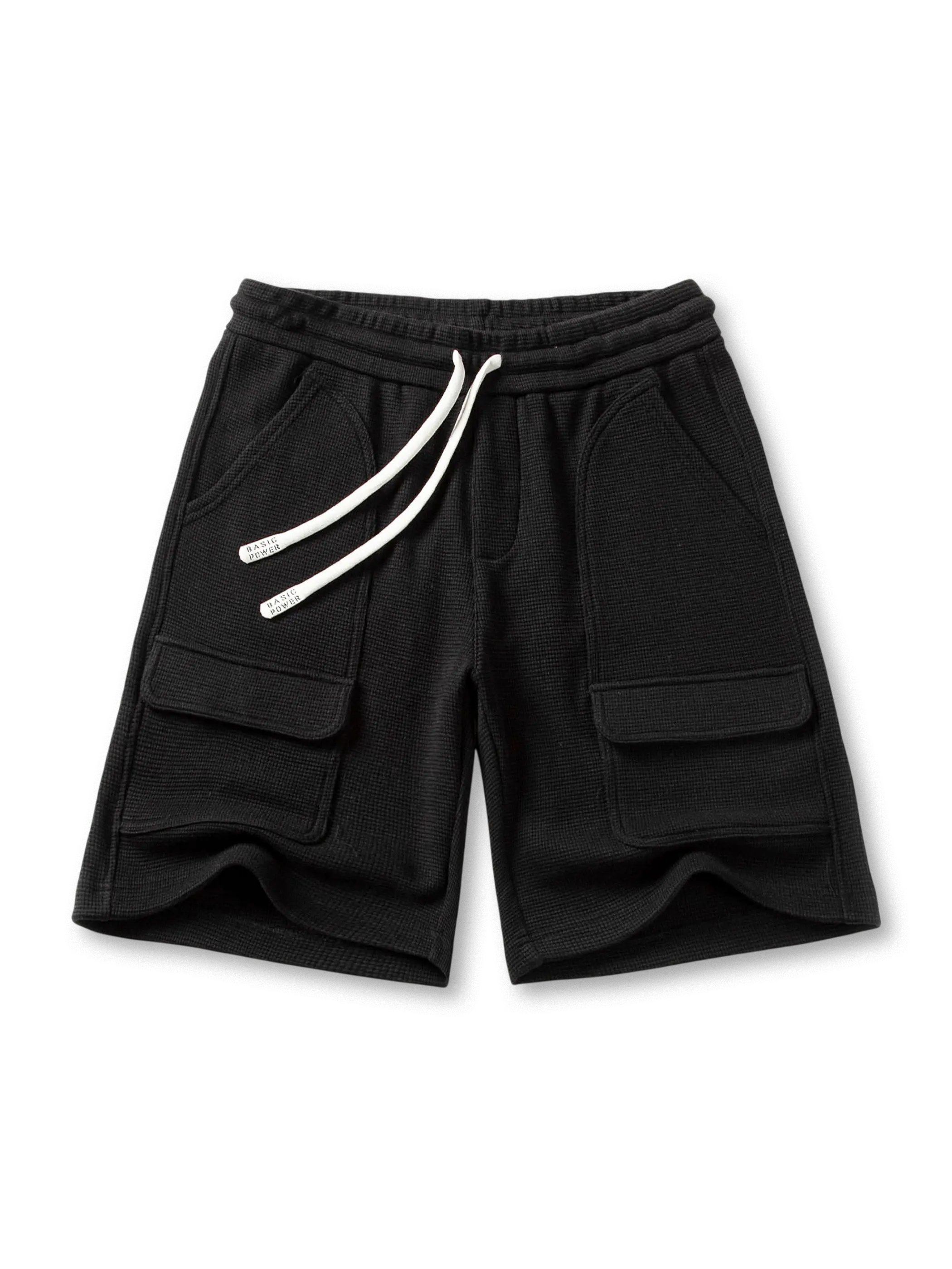 ワッフルグリッドカーゴショーツの全身ビュー、ライトブルーとカーゴポケットを強調。