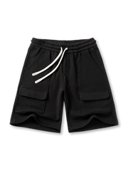 ワッフルグリッドカーゴショーツの全身ビュー、ライトブルーとカーゴポケットを強調。