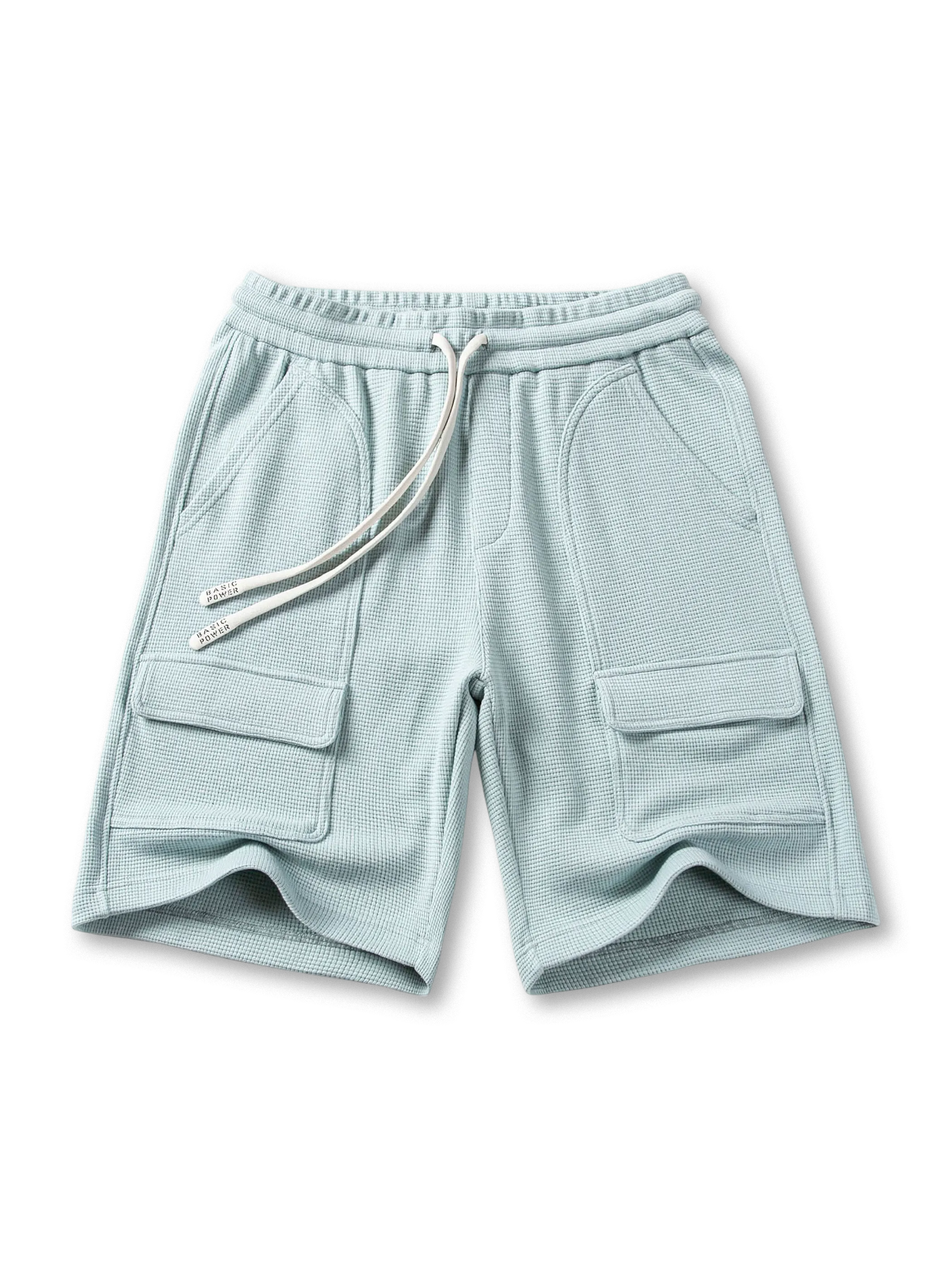 ワッフルグリッドカーゴショーツの全身ビュー、ライトブルーとカーゴポケットを強調。