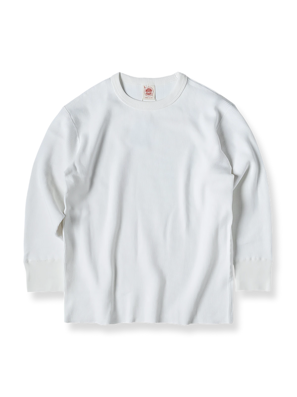 厚手ワッフル格子柄の長袖クルーネックTシャツ。