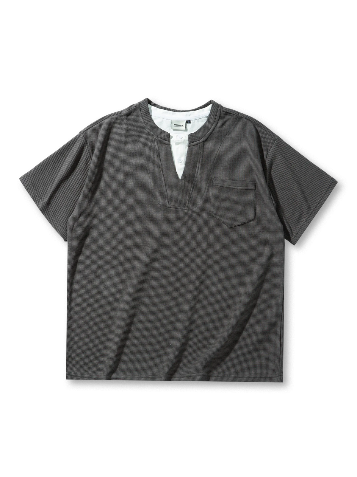 クラシックワッフル生地使用、異素材切り替えのフェイクレイヤードTシャツ。ルーズシルエット。