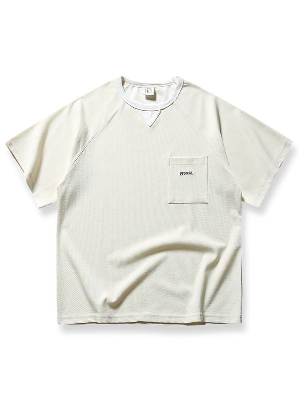 ワッフル地のテクスチャーとパッチポケットをあしらったヴィンテージ風半袖Tシャツ。