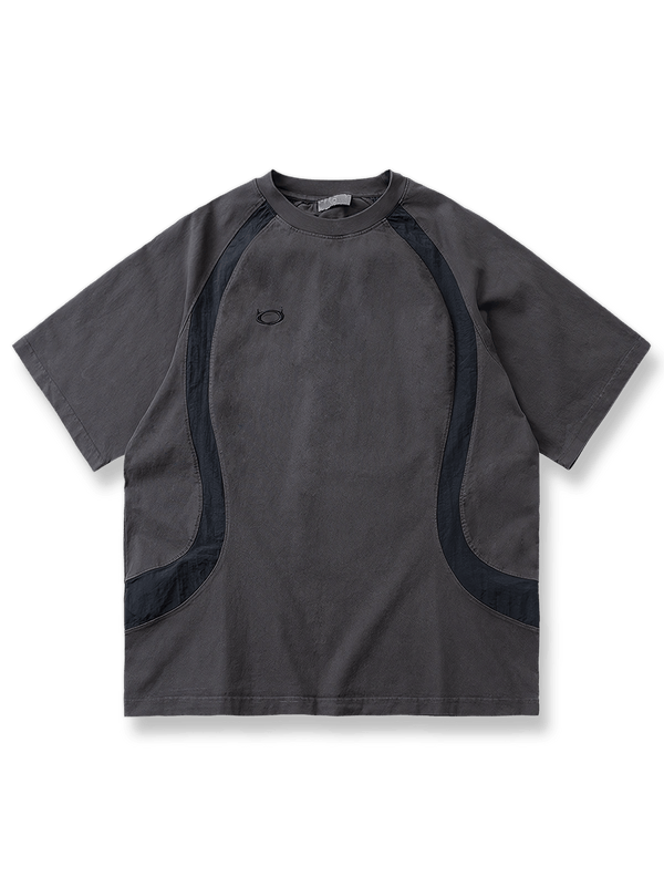 洗い加工とカラーブロックデザインのヴィンテージ風半袖Tシャツ。