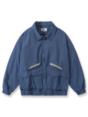ウォッシュ加工と多彩なポケットが特徴のコットンワークジャケット。