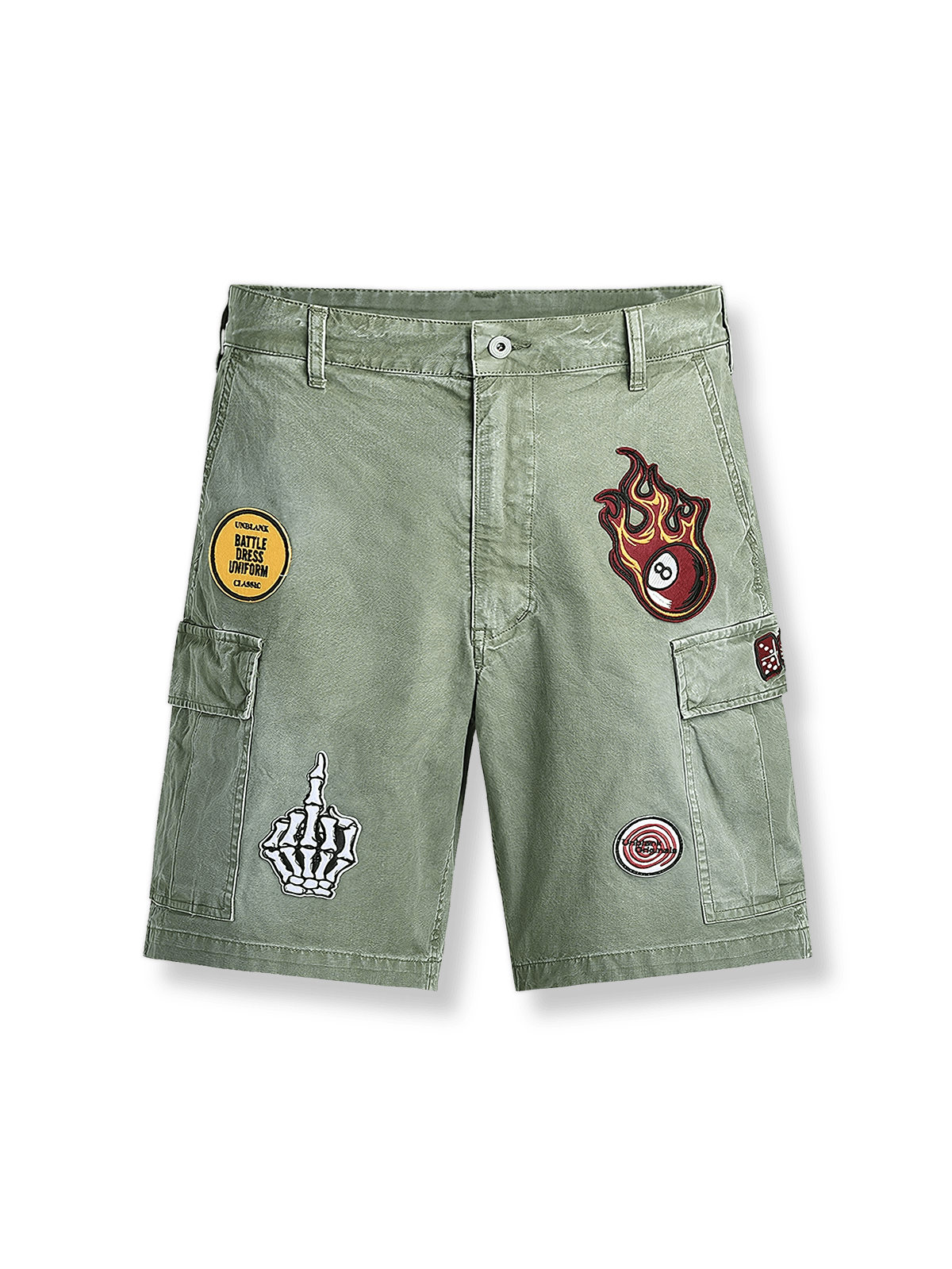 刺繍バッジとパッチワークが施されたヴィンテージ風カーゴショーツ