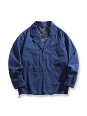 ルーズフィットと波模様プリントが特徴のウォッシュデニムブレザー。