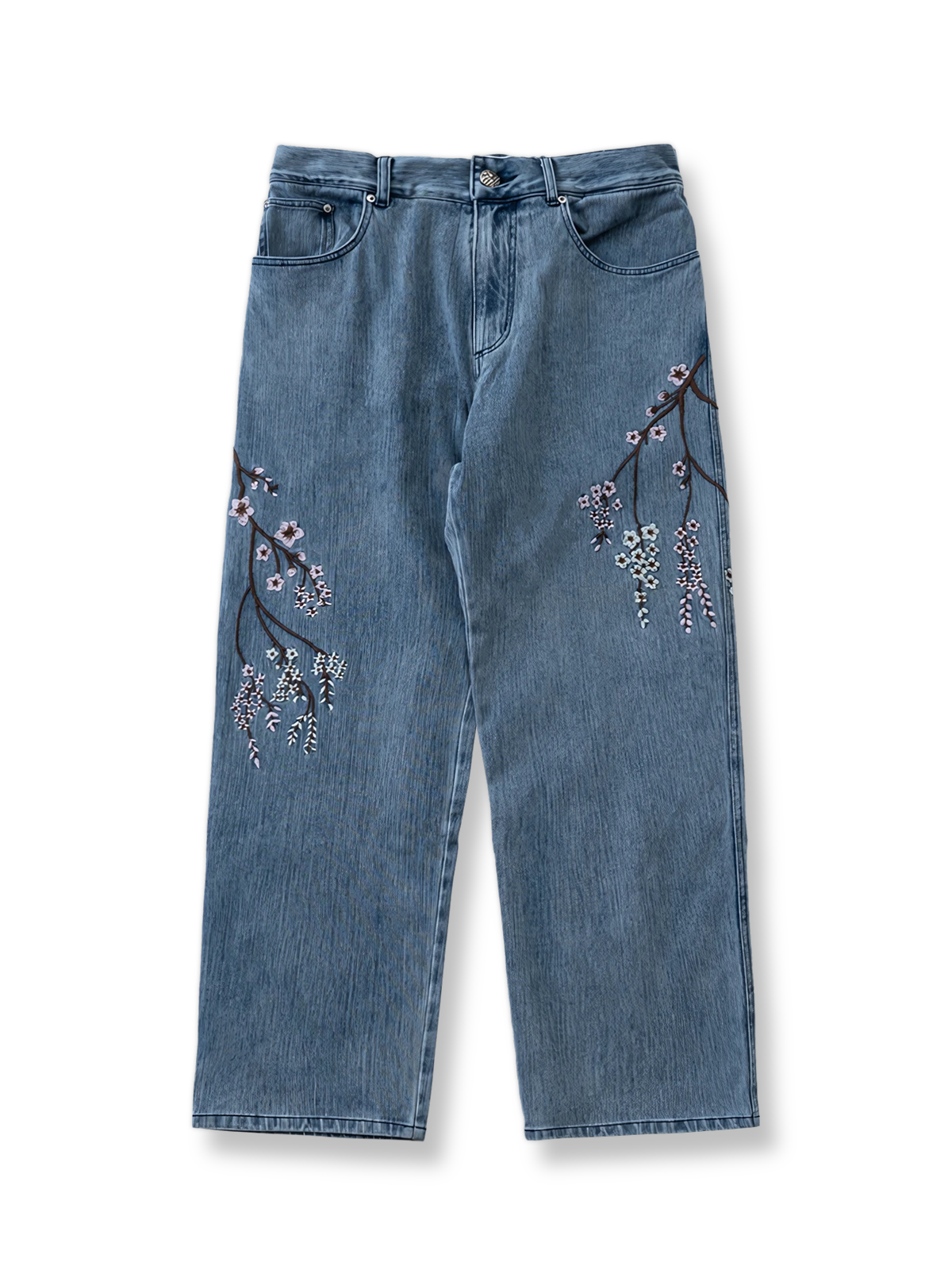 梅の刺繍が映えるウォッシュデニムパンツ。