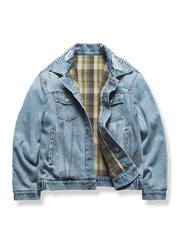 ダメージ加工とチェック裏地が特徴のウォッシュデニムジャケット