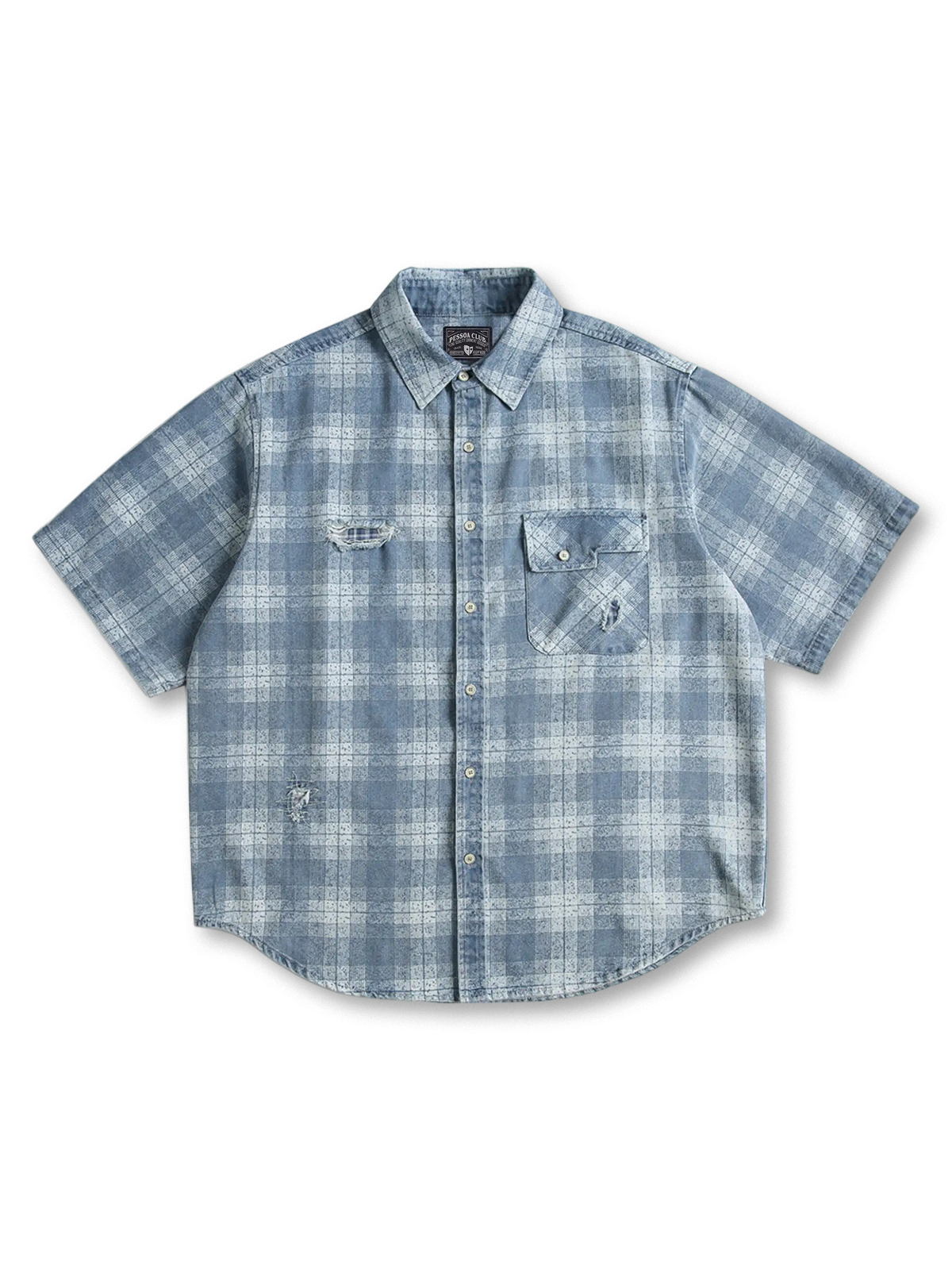 ウォッシュ加工とチェック柄が特徴のダブルポケットデニムシャツ