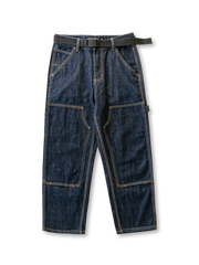 膝パッチとウォッシュ加工が特徴のワークスタイルデニムパンツ